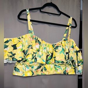 Ruffles & lemons 🍋 bikini top